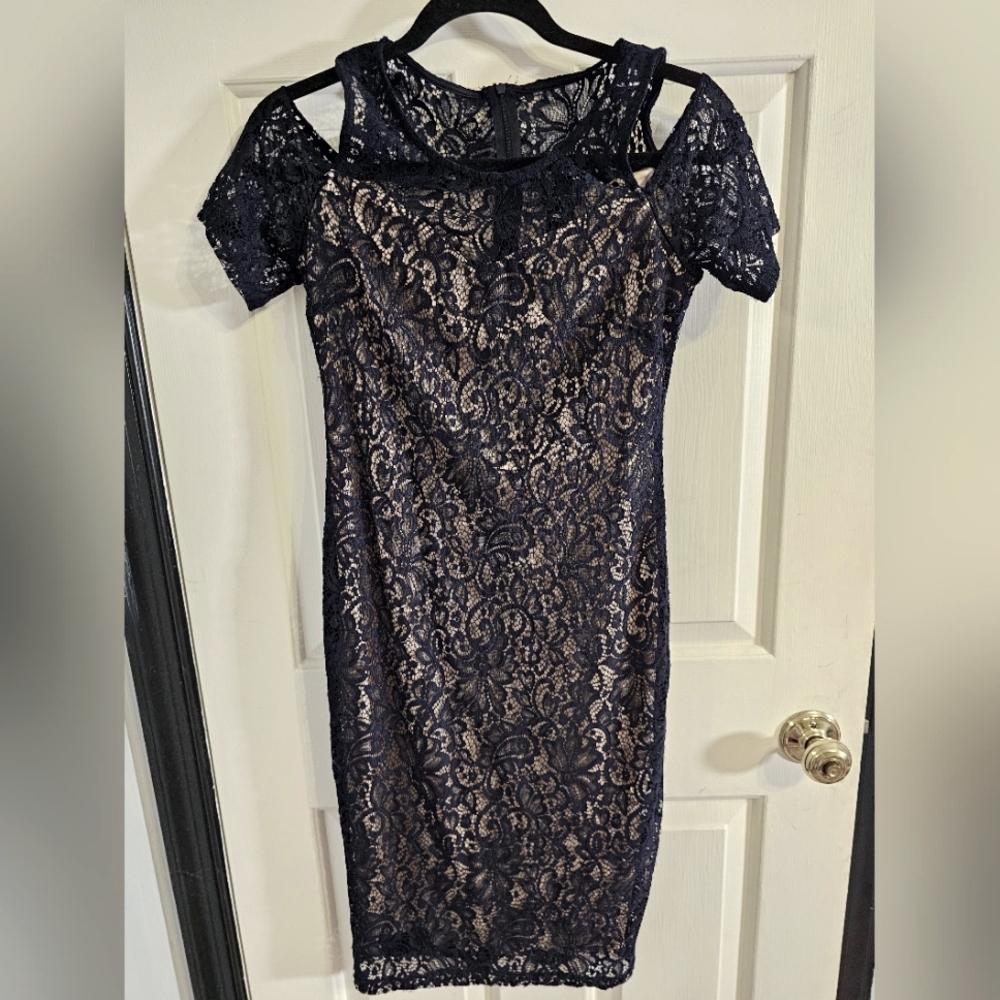 EnFocus Cold Shoulder Sheath Dress- Size 4-Navy Blue/Tan